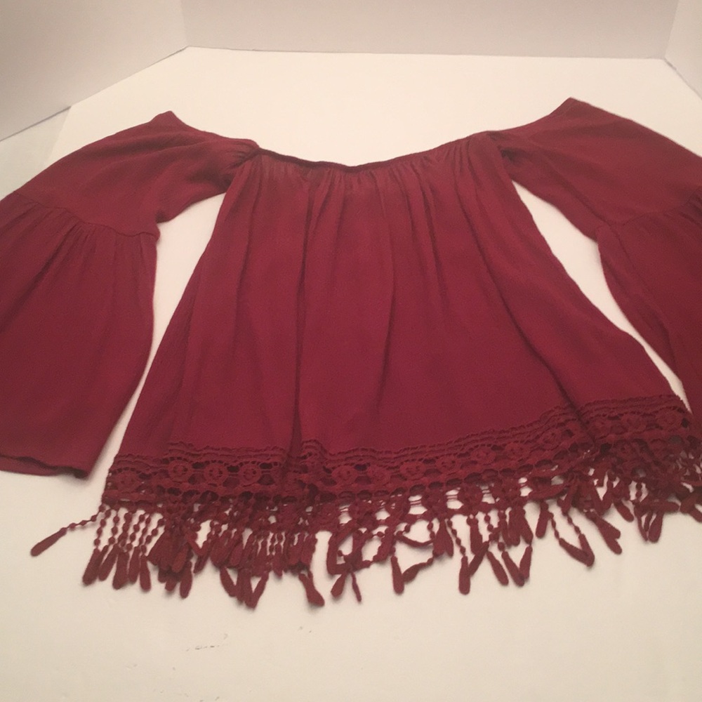 Entry off should red bell sleeve blouse - Picture 5 of 8
